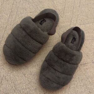 Ugg slippers barely worn!